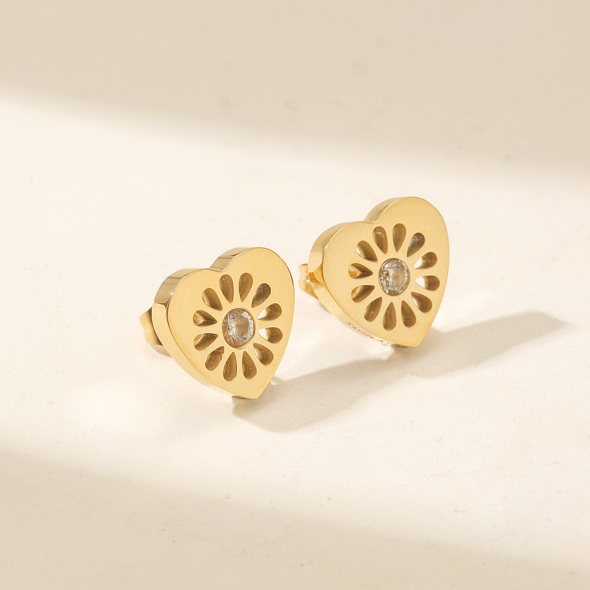 True Love Studs — aretes de Karola & Co.