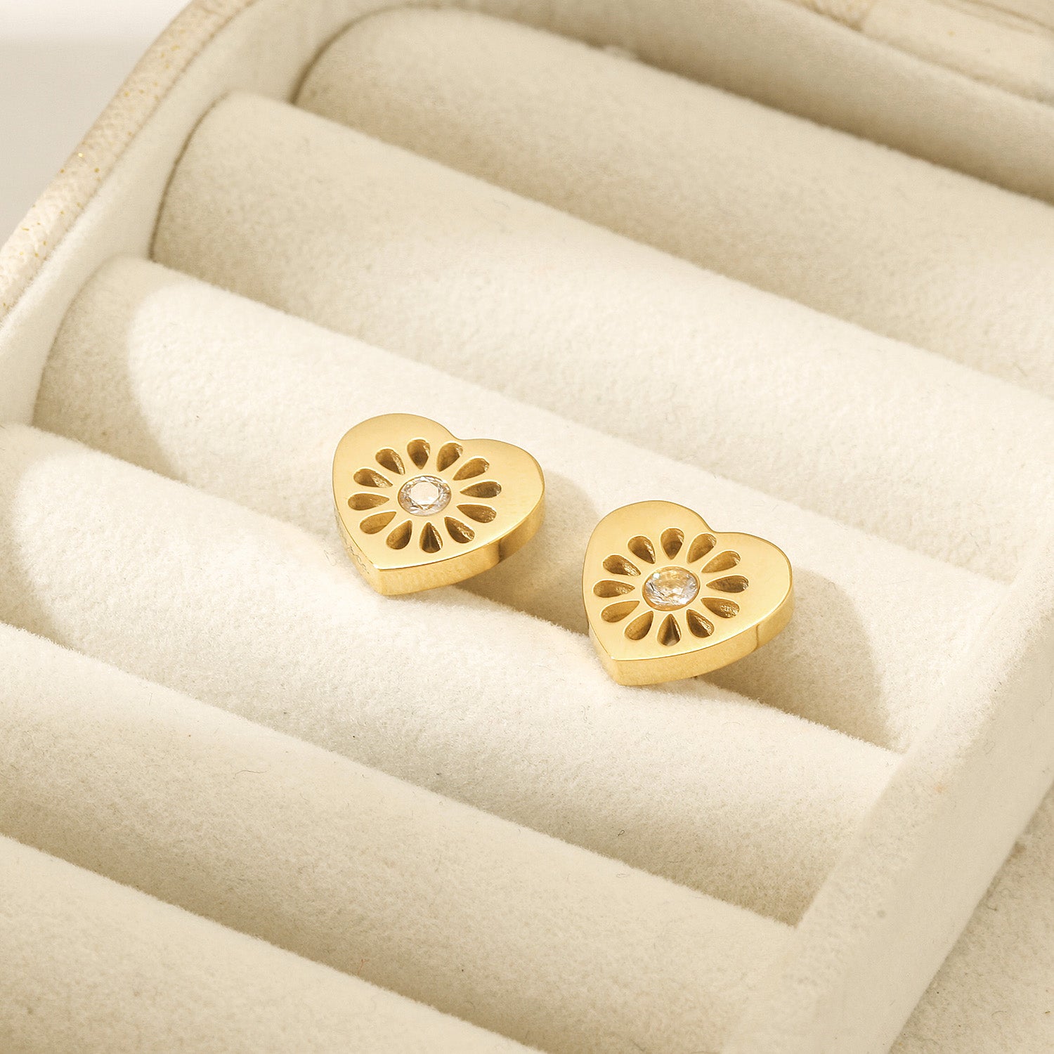 True Love Studs — aretes de Karola & Co.