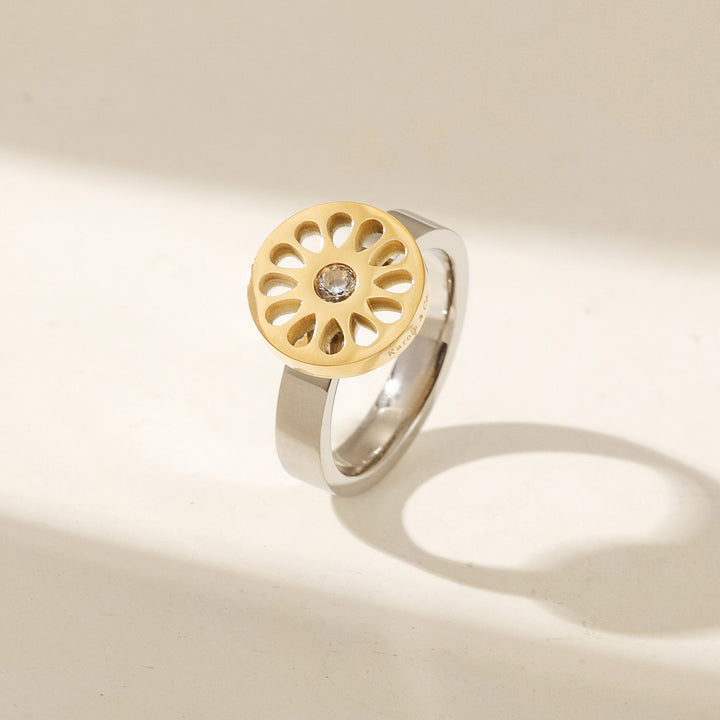 Signature Flower Ring Two Tone — sortija de Karola & Co.