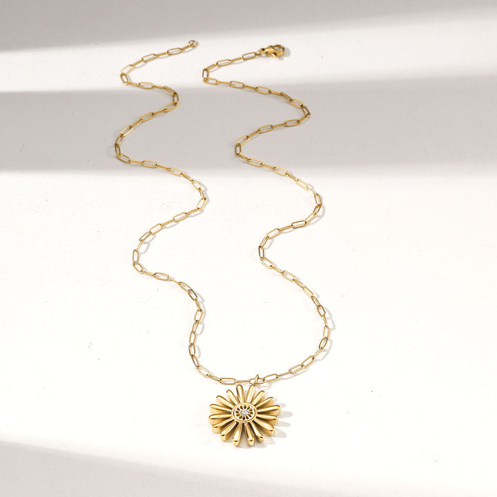 Golden Bloom Necklace — collar de Karola & Co.