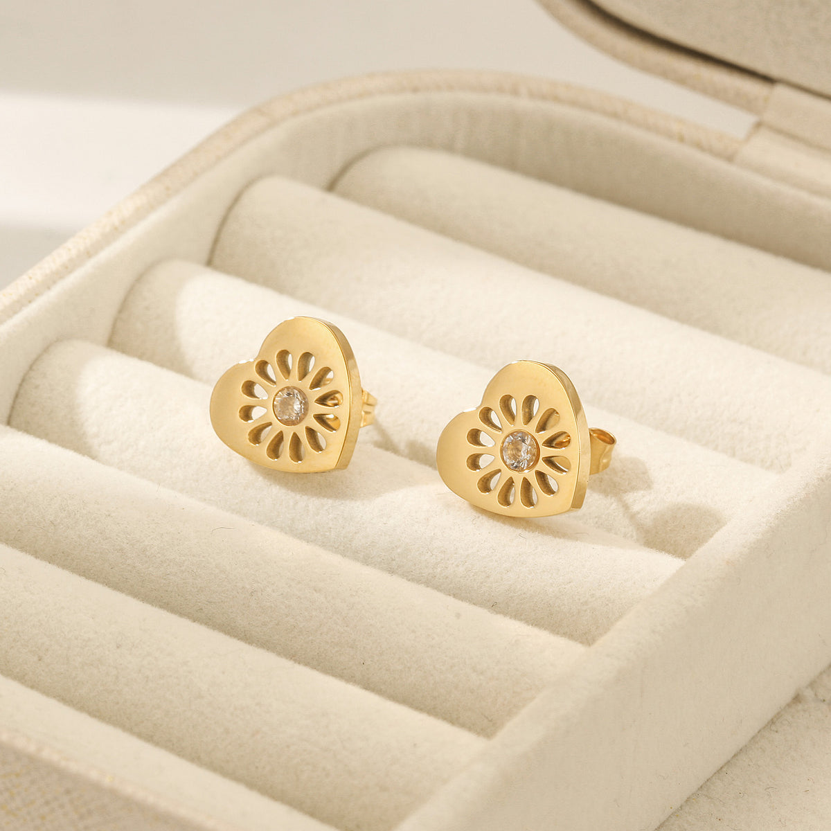 True Love Studs — aretes de Karola & Co.