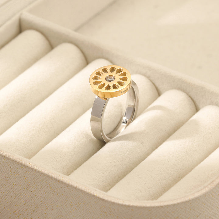 Signature Flower Ring Two Tone — sortija de Karola & Co.
