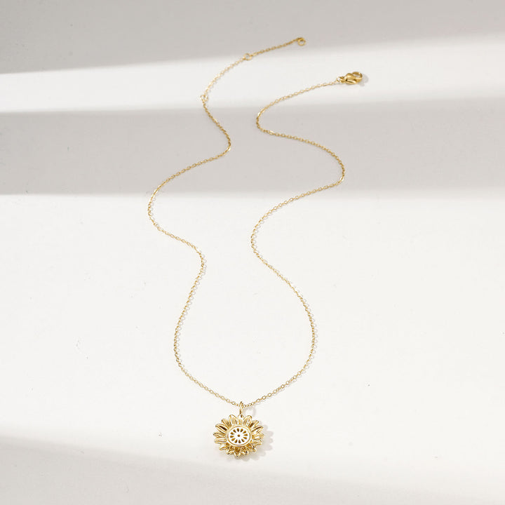 Signature Sunflower Necklace — collar de Karola & Co.