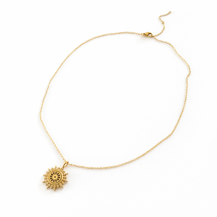 Sol Signature Necklace — collar de Karola & Co.