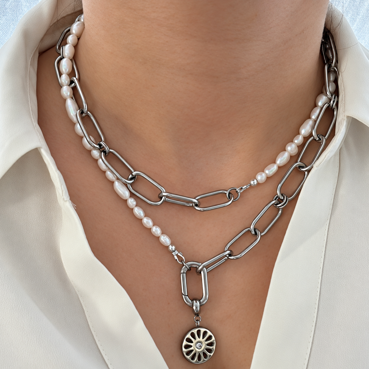 Veinte Once Pearl Necklace