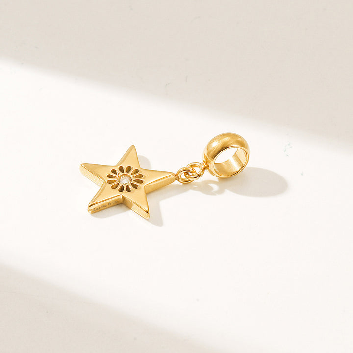 Veinte Once Charms - Gold — dije de Karola & Co.