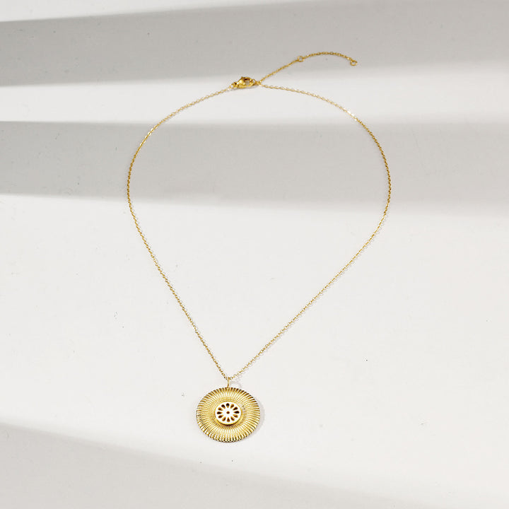 Signature Coin Necklace — collar de Karola & Co.