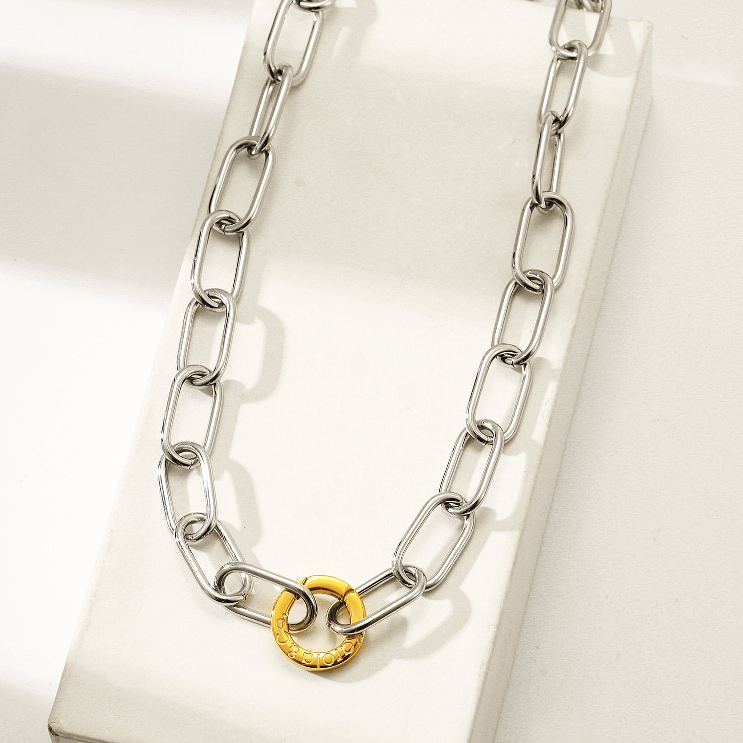 Veinte Once Necklace