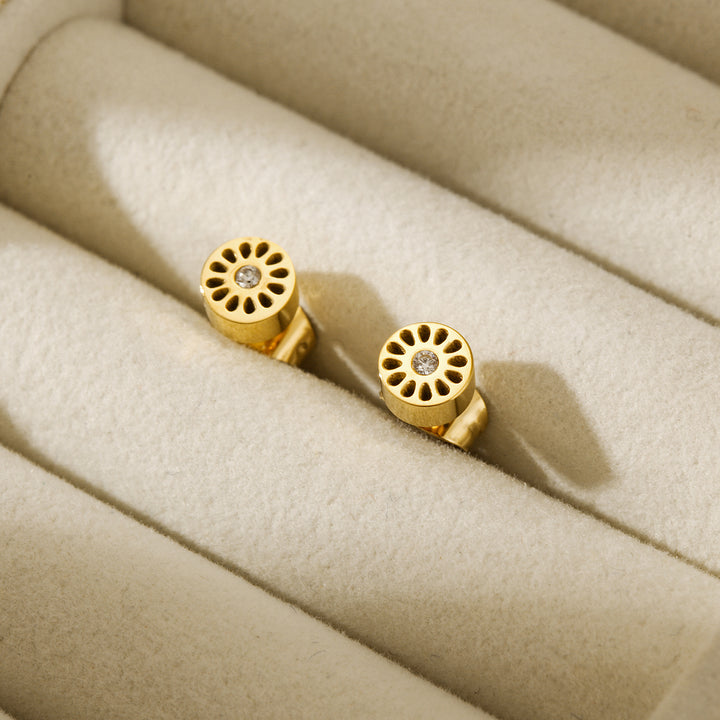 Signature Mini Studs — aretes de Karola & Co.