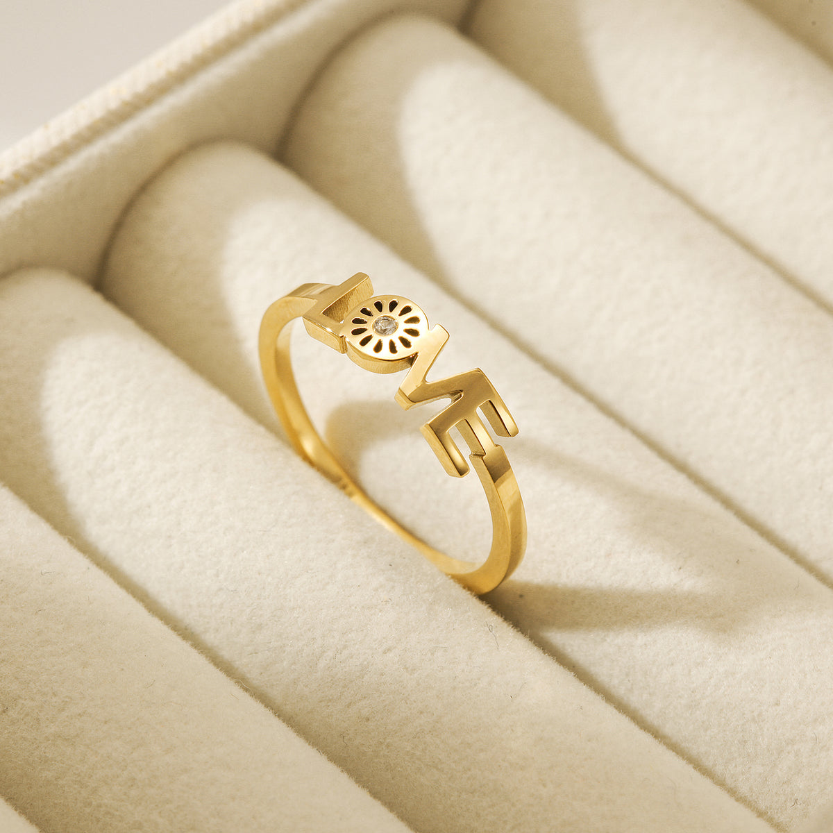 LOVE Ring — sortija de Karola & Co.