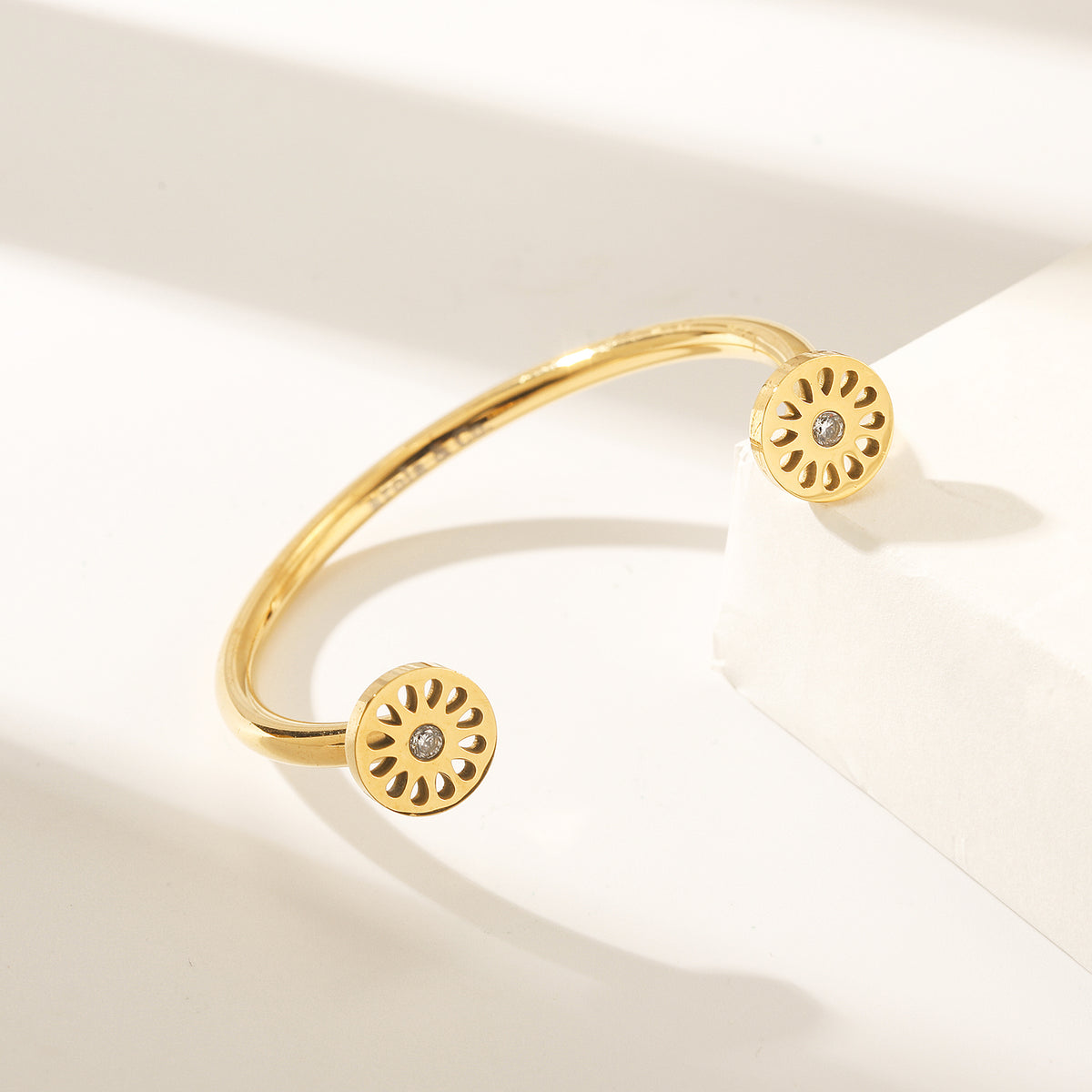 Signature Bangle — pulsera de Karola & Co.