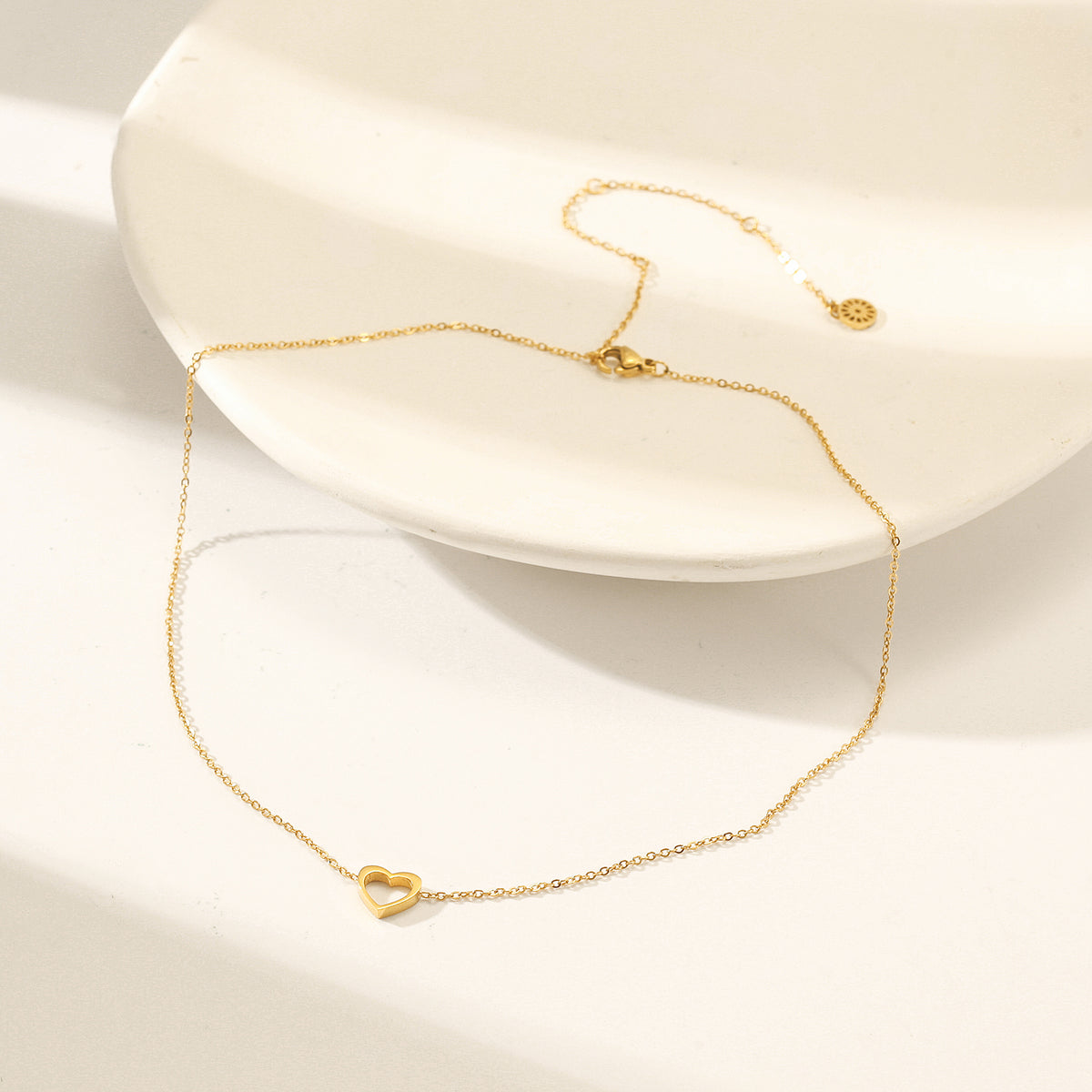 Amour + Signature Mini Necklace — collar de Karola & Co.
