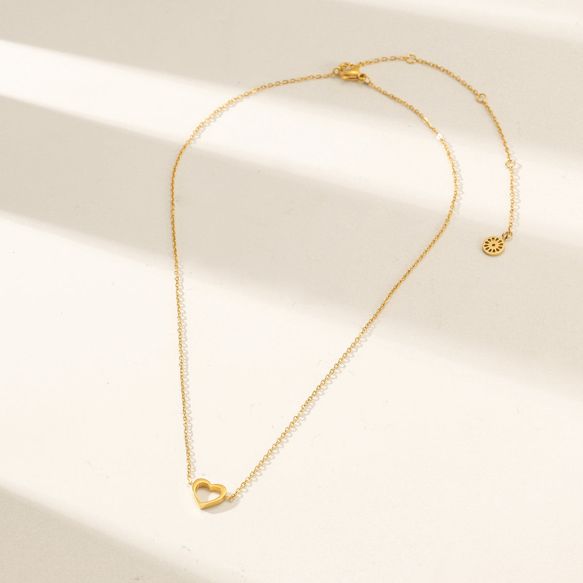 Amour + Signature Mini Necklace — collar de Karola & Co.