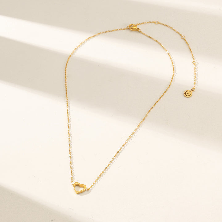 Amour + Signature Mini Necklace — collar de Karola & Co.